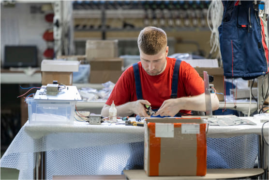 инженеры по обслуживанию библиотечного оборудования